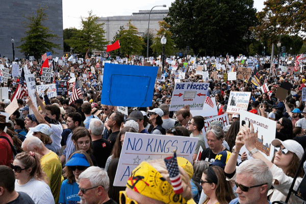 ‘No Kings’ Rallies Surge Across U.S.: Democracy in Action ‘No Kings’ Rallies Surge Across U.S.: Democracy in Action