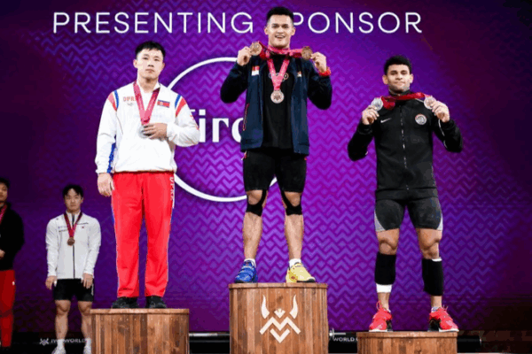 Indonesia’s Juniansyah Shatters Clean & Jerk Record with 204kg at IWF Worlds Indonesia’s Juniansyah Shatters Clean & Jerk Record with 204kg at IWF Worlds