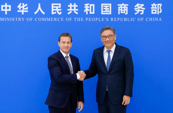 High-Flying Talks: Chinese Commerce Minister Meets Airbus CEO High_Flying_Talks__Chinese_Commerce_Minister_Meets_Airbus_CEO