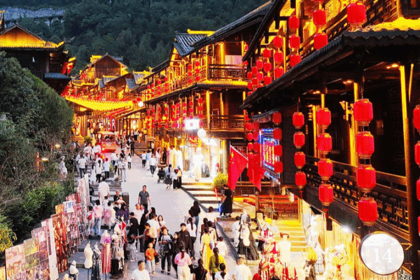 Holiday Travel Boom Hits the Chinese Mainland: Scenic Spots Sell Out Holiday_Travel_Boom_Hits_the_Chinese_Mainland__Scenic_Spots_Sell_Out