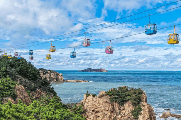 Holiday Travel Boom: 888M Trips & $113B Revenue Holiday_Travel_Boom__888M_Trips____113B_Revenue