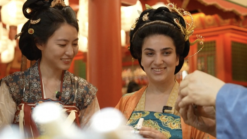 International_Tourists_Flood_Chinese_Mainland_Over_National_Day___Mid_Autumn_Holidays video poster