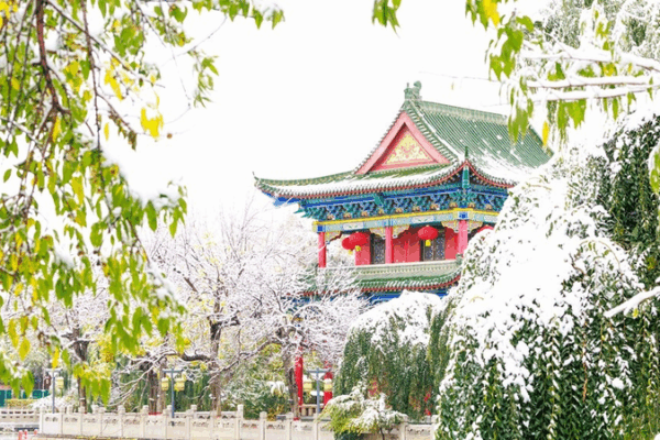 Snowy Magic in Urumqi: Ancient Architecture Glows in White ❄️ Snowy Magic in Urumqi: Ancient Architecture Glows in White ❄️ video poster