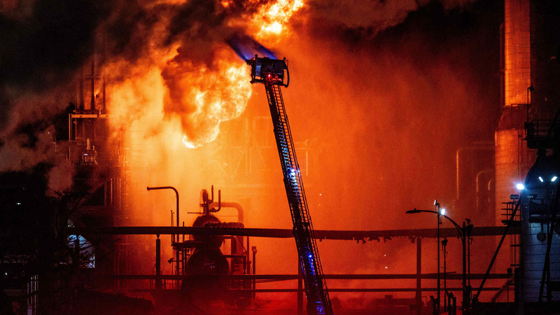 Massive Fire Erupts at Chevron’s El Segundo Refinery Massive_Fire_Erupts_at_Chevron_s_El_Segundo_Refinery