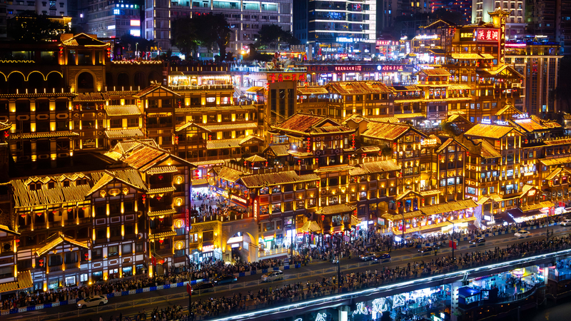 Hongyadong Lights Up: Chongqing’s Holiday Tourism Peaks Hongyadong Lights Up: Chongqing’s Holiday Tourism Peaks