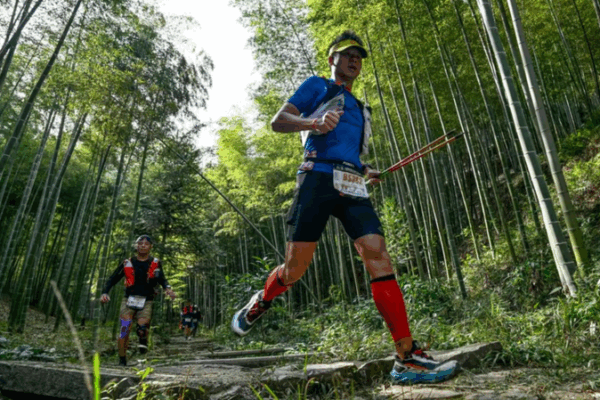 Night Run Magic: 2025 Kailas Mogan Mountain Race Lights Up Deqing Night_Run_Magic__2025_Kailas_Mogan_Mountain_Race_Lights_Up_Deqing