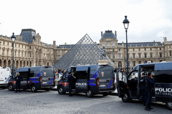 Paris Narrows In on $102M Louvre Jewel Heist with 5 New Arrests Paris_Narrows_In_on__102M_Louvre_Jewel_Heist_with_5_New_Arrests