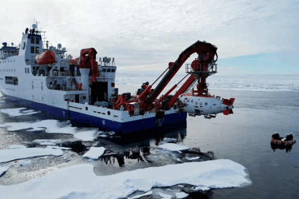Jiaolong Completes Over 10 Manned Deep Dives in the Arctic 🌊 Jiaolong Completes Over 10 Manned Deep Dives in the Arctic 🌊