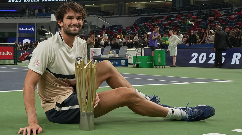 Qualifier_Vacherot_Stuns_Cousin_to_Win_Shanghai_Masters