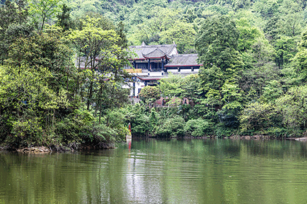 Serene Live Stream: Yuecheng Lake at Mount Qingcheng Serene_Live_Stream__Yuecheng_Lake_at_Mount_Qingcheng video poster