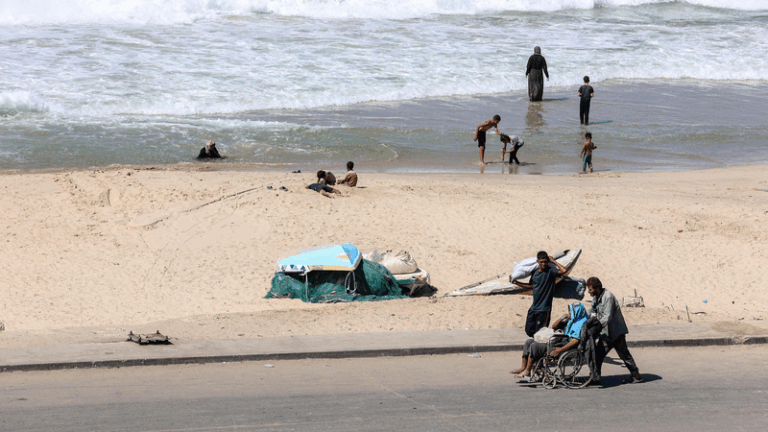 Trump_Urges_Israel_to_Pause_Gaza_Strikes_as_Hamas_Agrees_to_Hostage_Deal