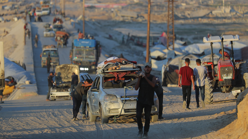 Israel Closes Gaza’s Key Coastal Road, Deepening Crisis Israel Closes Gaza’s Key Coastal Road, Deepening Crisis