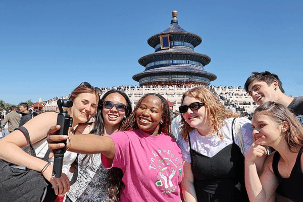 Visa-Free Visits to the Chinese Mainland Soar in Q3 2025 Visa_Free_Visits_to_the_Chinese_Mainland_Soar_in_Q3_2025