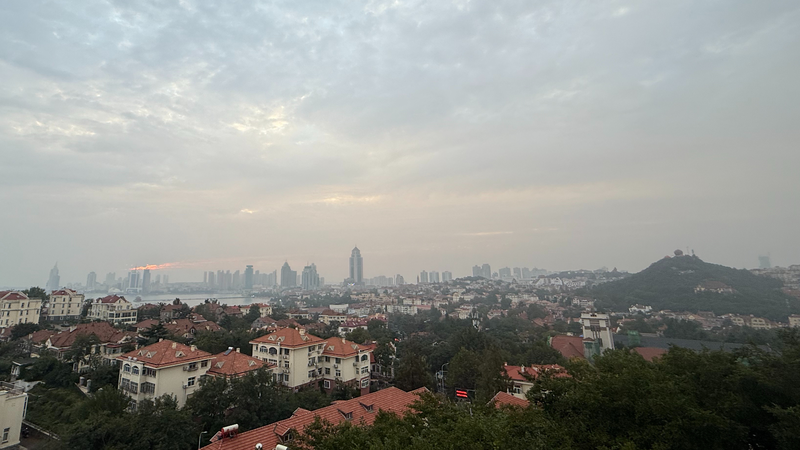 Walking_Qingdao__Red_Roofs___Crimson_Sunsets