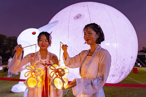 Mid-Autumn Festival 🌕: A Moonlit Tradition Across Millennia Mid-Autumn Festival 🌕: A Moonlit Tradition Across Millennia