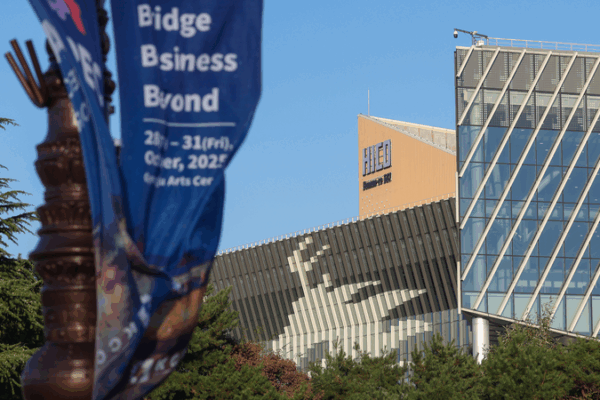 Xi_Jinping_Joins_32nd_APEC_Economic_Leaders__Meeting_in_Gyeongju