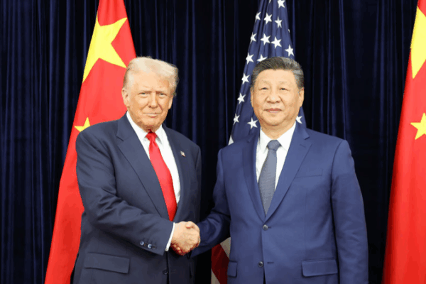 Xi Jinping and Trump Shake Hands in Busan Xi_Jinping_and_Trump_Shake_Hands_in_Busan