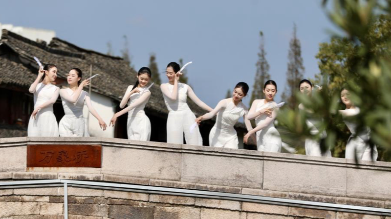 Xinshi_Water_Town_Dazzles_with_Dance___Art_Festival - Namaste Headlines Xinshi_Water_Town_Dazzles_with_Dance___Art_Festival