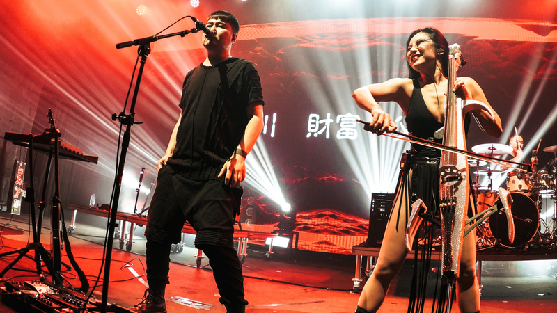 Crossover Cello Star Tina Guo Returns to the Chinese Mainland 🎻🤘 video poster