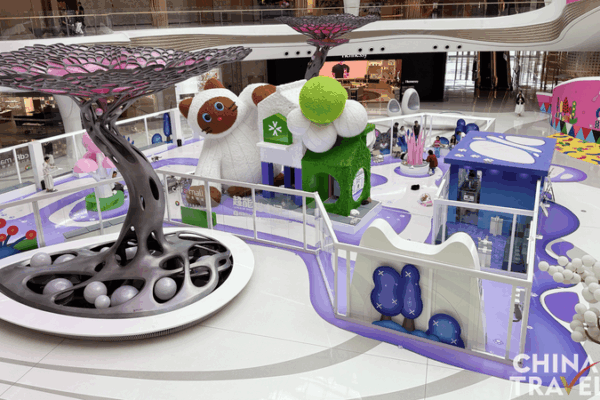 Shop & Cuddle Cats at Haikou’s Epic Duty-Free Mall