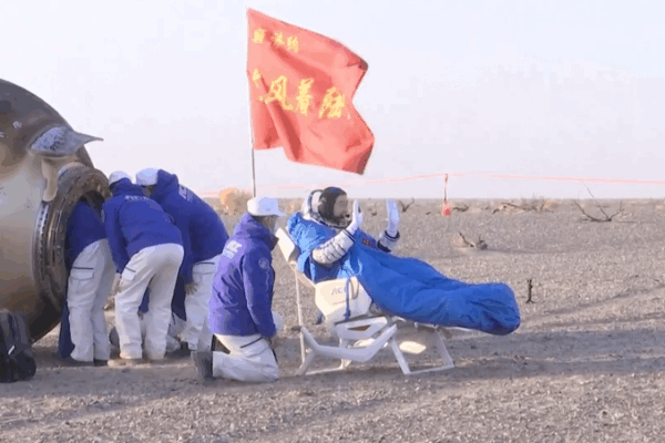 Shenzhou-20 Crew Returns After 200+ Days in Space 🚀 video poster