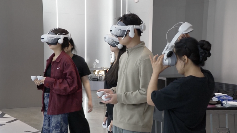 Behind_the_Scenes__APEC_CEOs__Favourite_Daily_Tech_Picks video poster