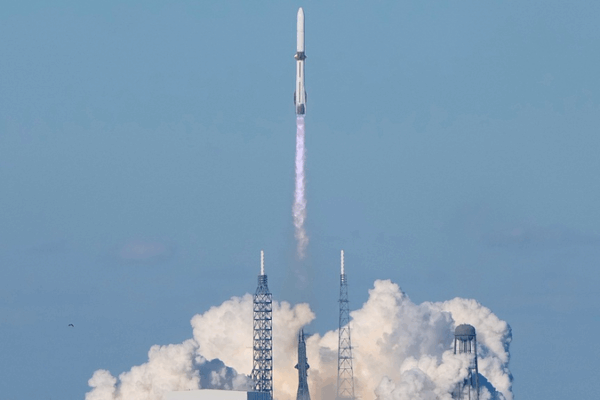 Blue_Origin_s_New_Glenn_Soars_to_Mars__Nails_Sea_Landing