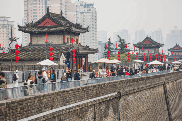 Cycling Through Time: Xi'an's 14km Ancient Wall Adventure 🚴‍♂️