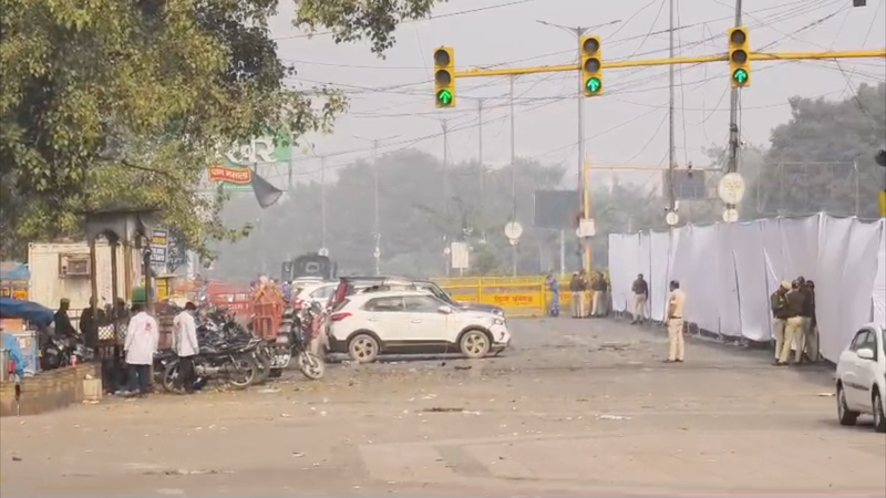 Deadly_Car_Blast_near_Red_Fort_in_New_Delhi_Kills_13 video poster
