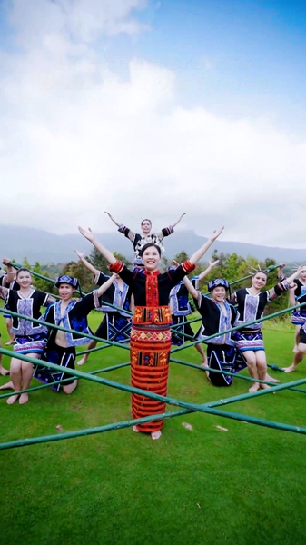 E63K8ZPKNZ979WI9P9QI - Namaste Headlines Swing into the Beat: Hainan’s Li Bamboo Pole Dance Goes Viral video poster