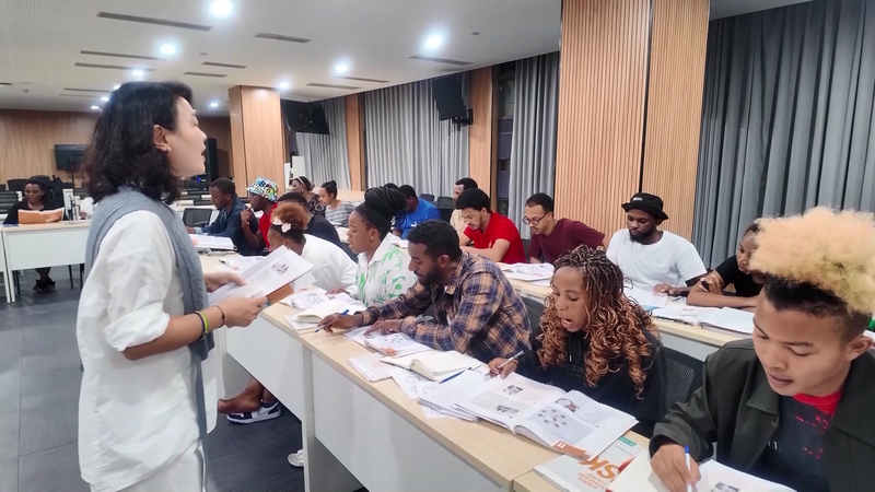 Sanya’s Chinese Corner Bridges Language Gap for Intl Talents video poster