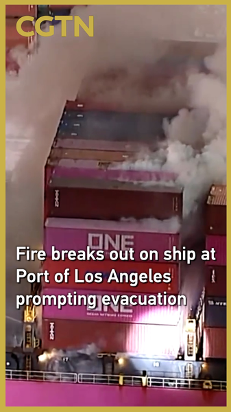 Fire_Erupts_on_Ship_at_Port_of_LA__23_Crew_Safely_Evacuated video poster