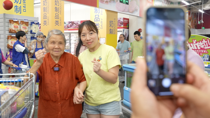 Gen_Z_Turns_Chinese_Grannies_Into_Main_Characters_on_Social_Media video poster