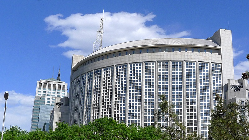 How__Struggle_for_Peace__Diplomacy_Shaped_China_s_Response_to_Japan