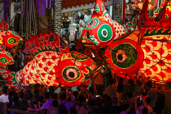 How_the_Glowing_Fish_Lantern_Swam_into_the_Global_Spotlight