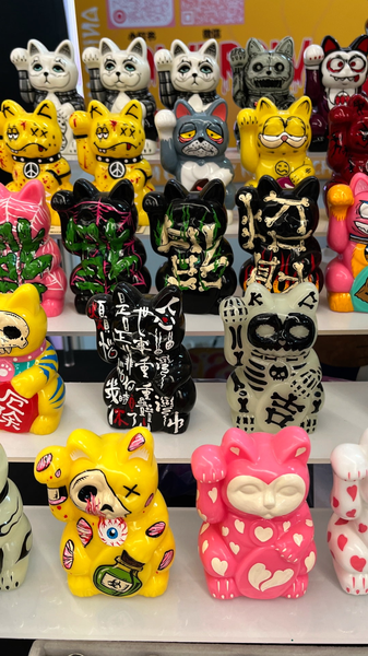 Inside_Beijing_s_Monster_Markets__Weird__Wonderful___Wild_Collectibles video poster