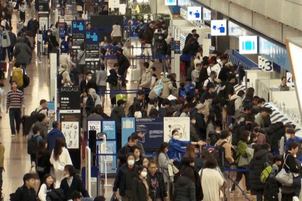 Japan_Tourism_Feels_the_Bite_as_Visitors_from_the_Chinese_Mainland_Drop video poster
