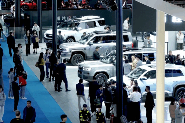 Japanese_Carmakers_Struggle_at_Guangzhou_Auto_Show video poster