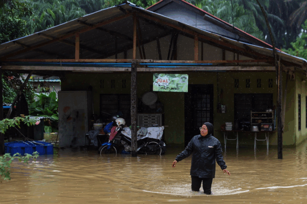 Malaysia_Floods_Force_18_000__Evacuations_as_Monsoon_Hits_Hard