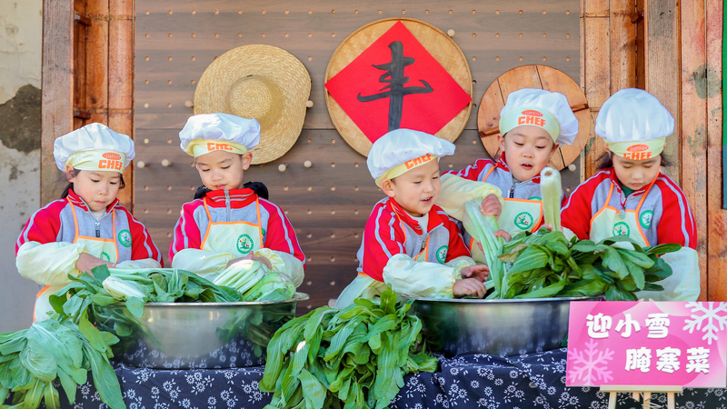Minor_Snow_Inspires_Winter_Pickling_at_Huzhou_Kindergarten - Namaste Headlines Minor_Snow_Inspires_Winter_Pickling_at_Huzhou_Kindergarten