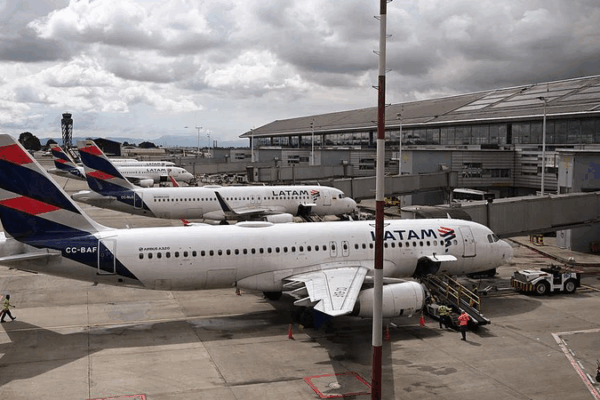 US Ramps Up Venezuela Ops as Airlines Suspend Flights ✈️