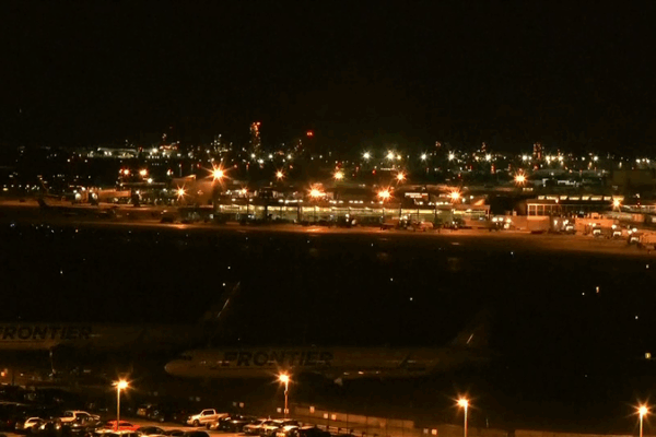 Philly_Airport_Chaos__Over_1_000_Flights_Canceled_Amid_US_Shutdown video poster