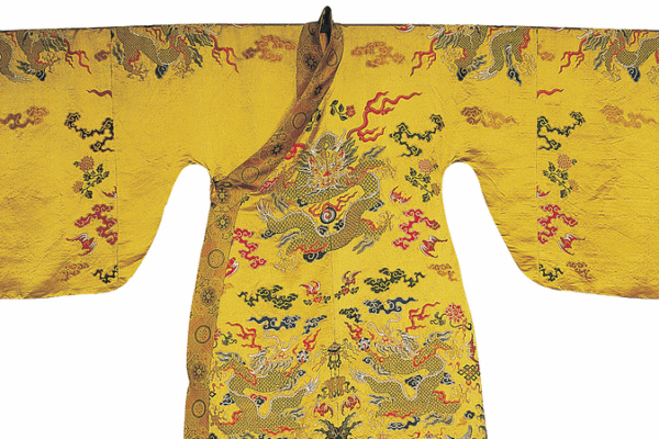 Qing_era_Ryukyu_Dragon_Robe_Replica_Reveals_China_Bonds