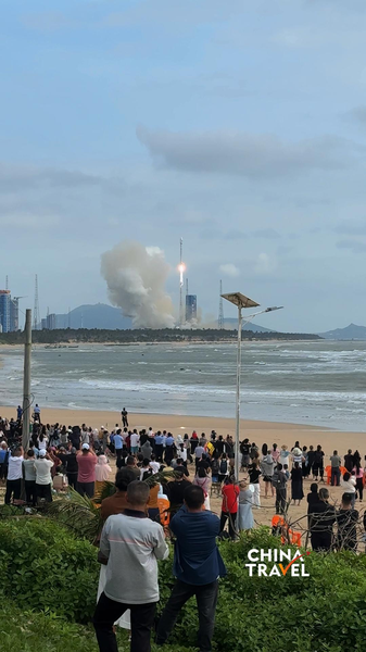 Rocket Launches Ignite Tourism Boom in Hainan 🚀 video poster