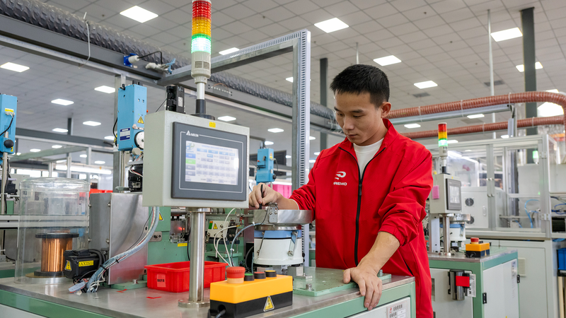 SGMXILJFL286686YJBYV - Namaste Headlines High-Tech Manufacturing Fuels Chinese Mainland’s Industrial Surge 🚀