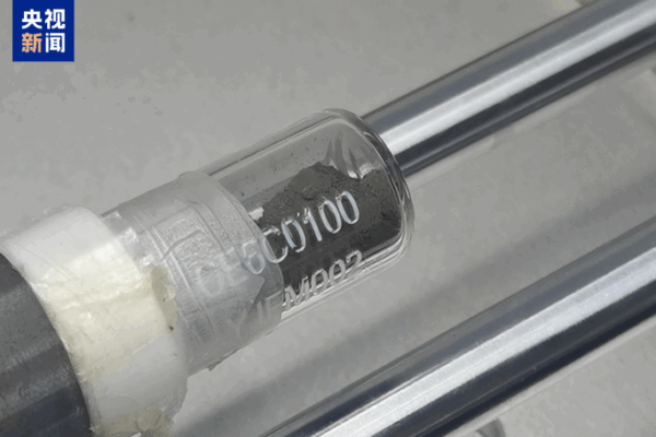 Scientists_Crack_the_Mystery_of_Sticky_Far_Side_Moon_Soil