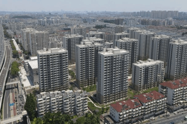 Shanghai_Waves_Goodbye_to_Chamber_Pots_in_Urban_Makeover