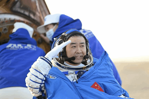 Shenzhou_20_Crew_Lands_in_Beijing_for_Quarantine___Recovery