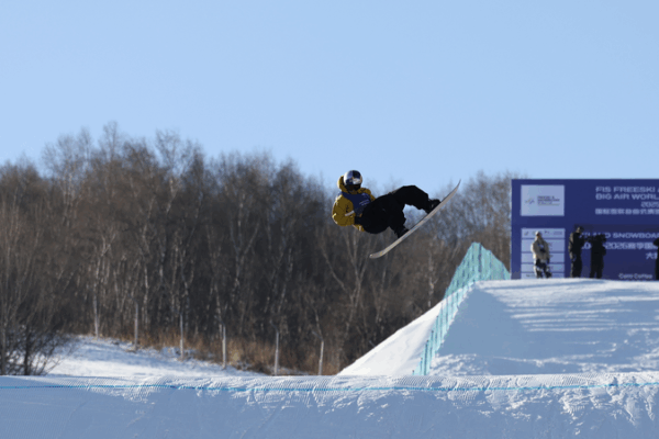 Su_Yiming___Eli_Bouchard_Shine_in_Snowboard_Big_Air_World_Cup_Opener