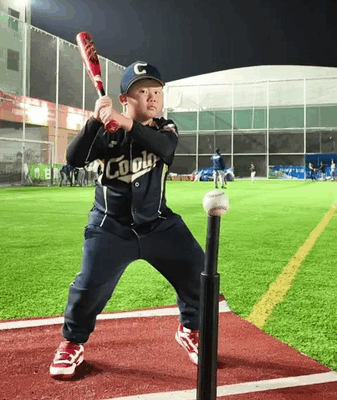 Swinging_for_Dreams__Baseball_s_Rising_Stars_in_Chongqing video poster